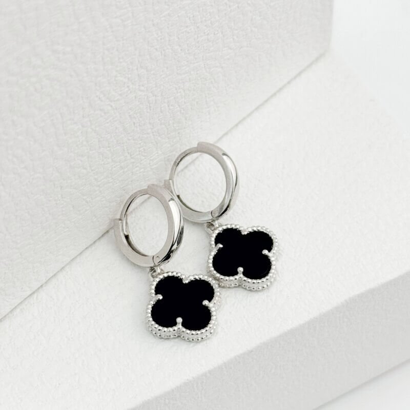 Срібні сережки Конюшина з оніксом