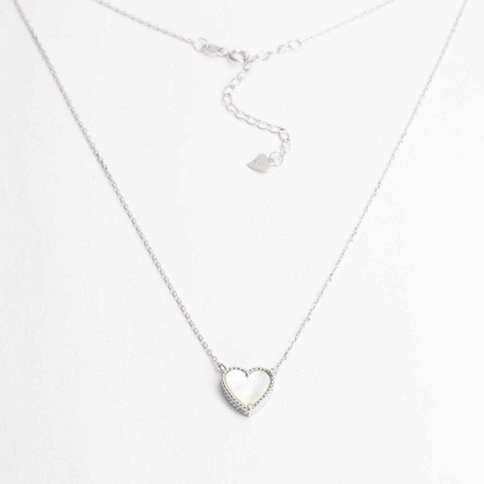 Срібне кольє з перламутром