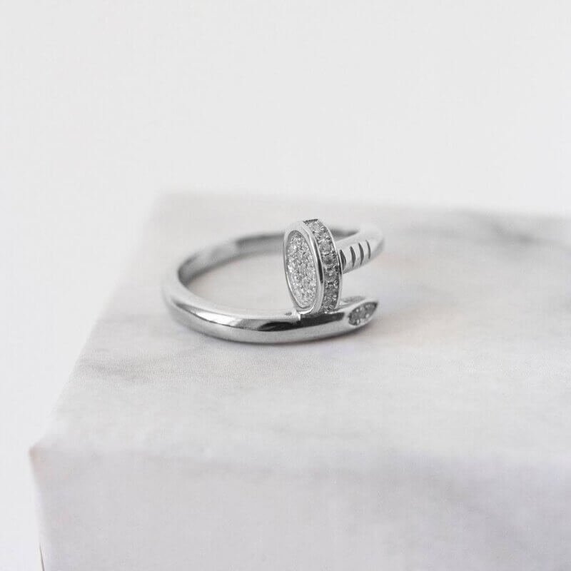 Срібна каблучка в стилі Картьє