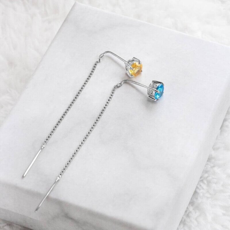 Срібні сережки-протяжки з жовтим та синім камінням