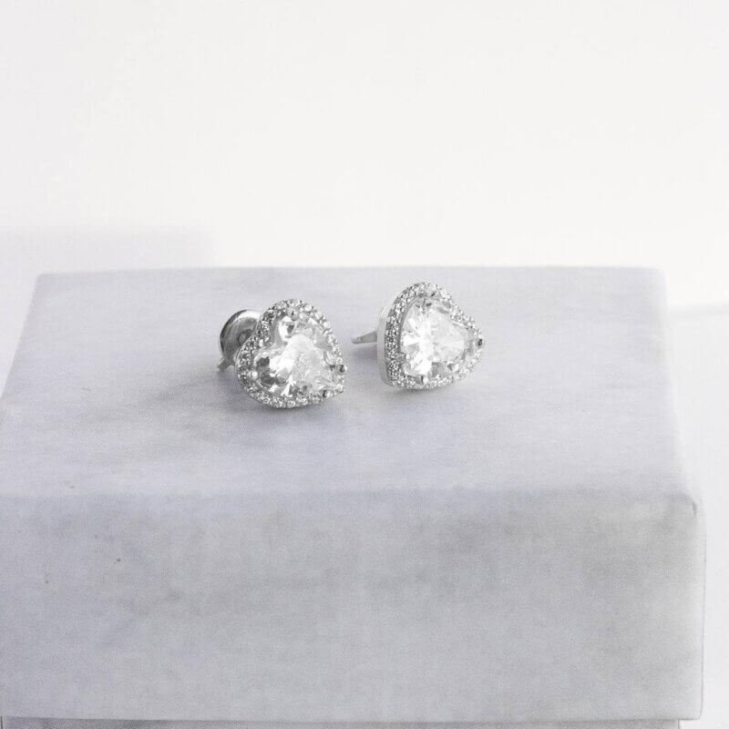 Срібні сережки з прозорим камінням