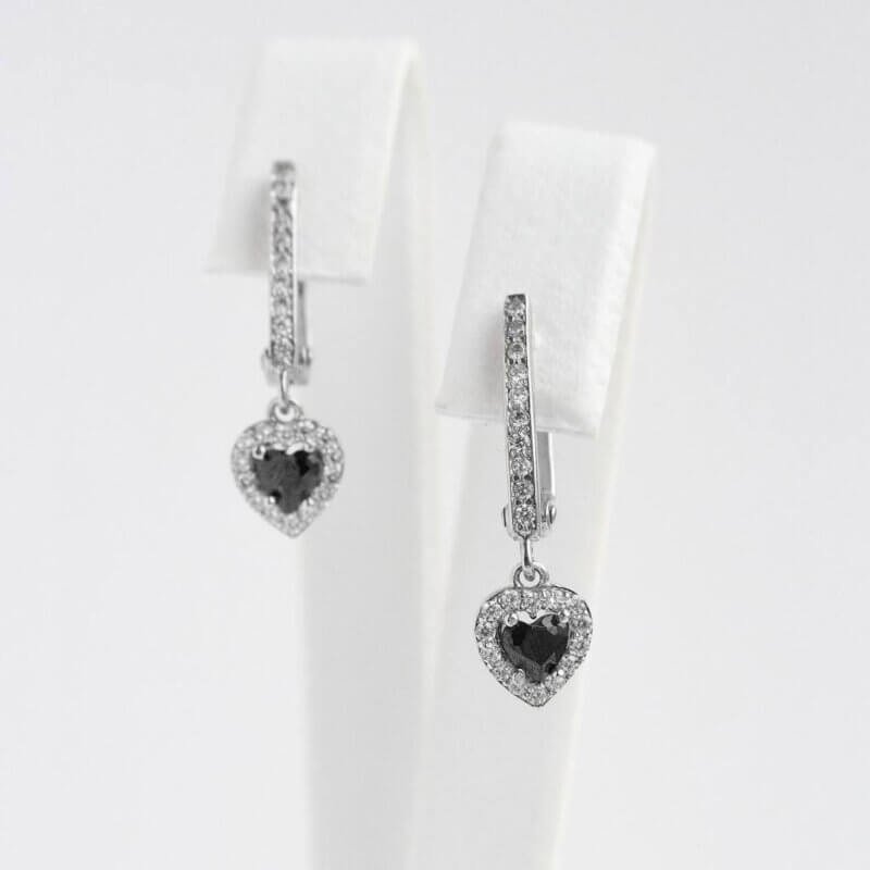Срібні сережки «Серце» з чорним каменем