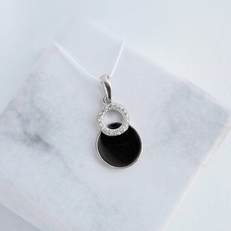 Срібний підвіс з чорною емаллю