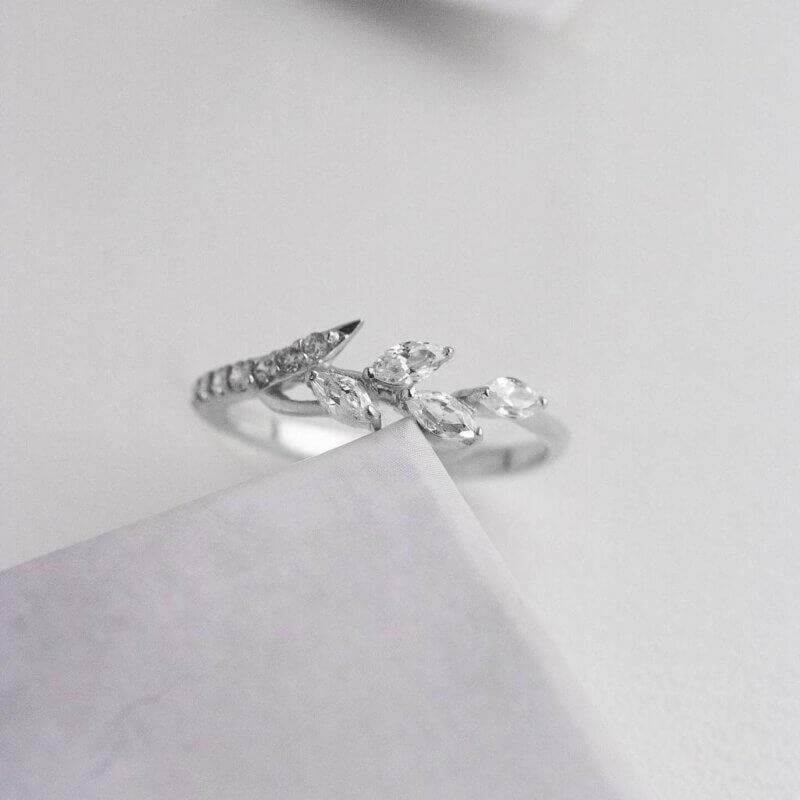 Срібна каблучка Віночок