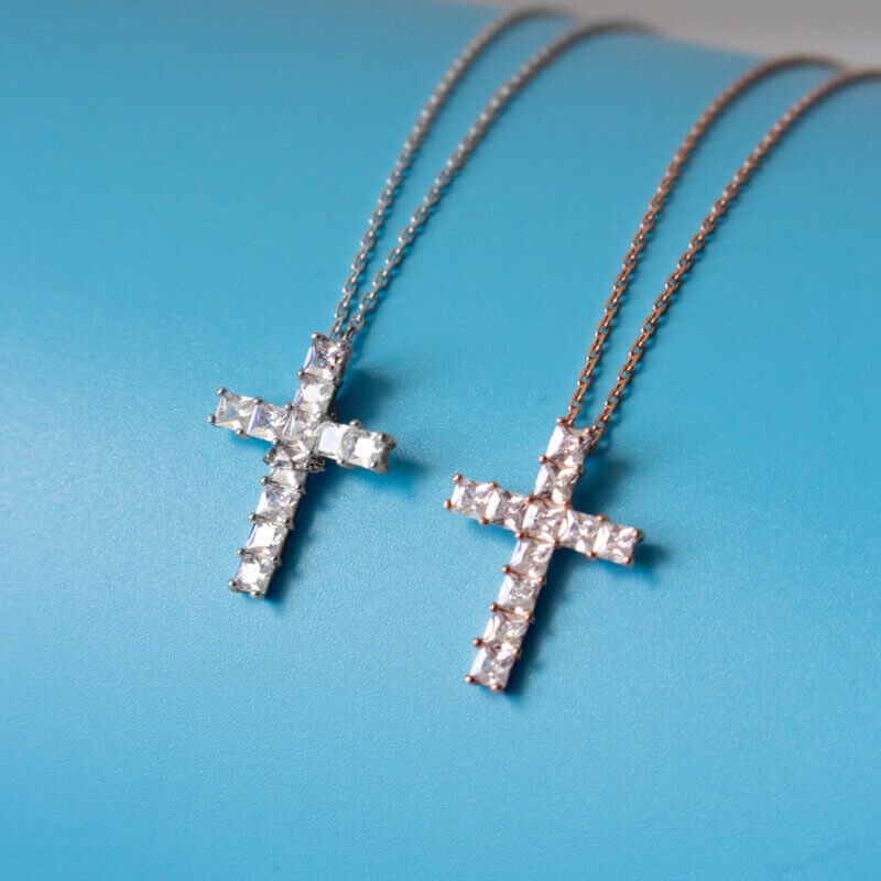 Срібний хрестик з квадратними камінцями