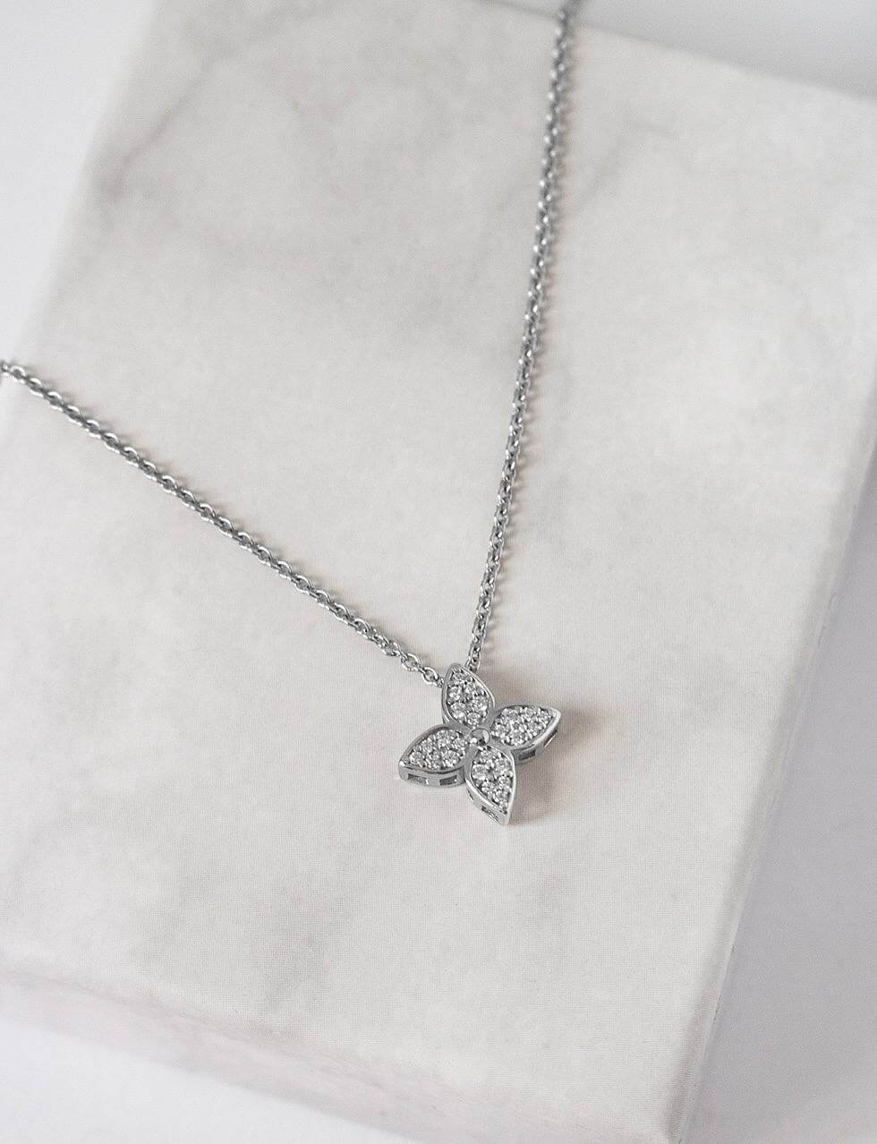 Срібне кольє Квітка