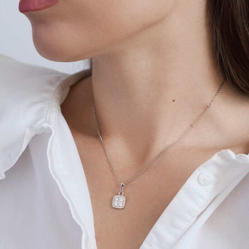 Квадратне срібне кольє з камінням