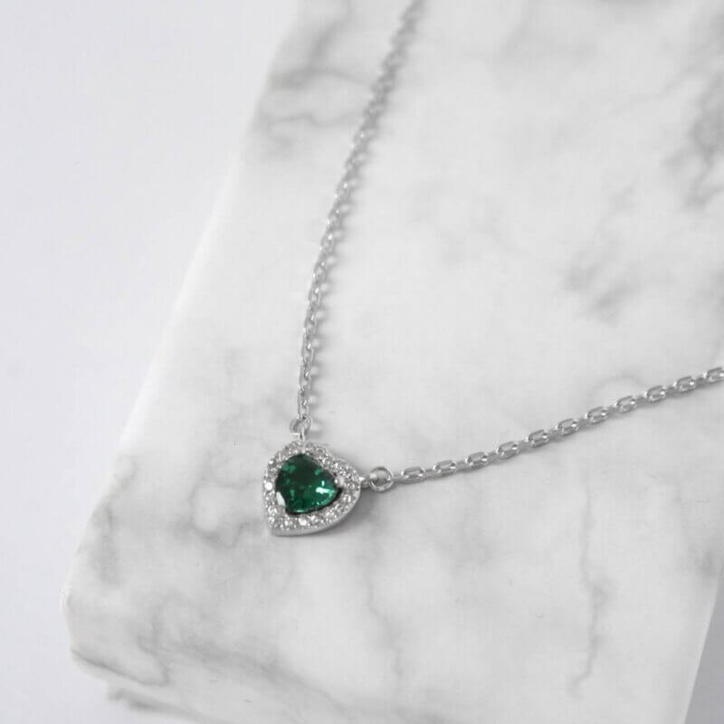 Срібне кольє Серце в зеленому кольорі