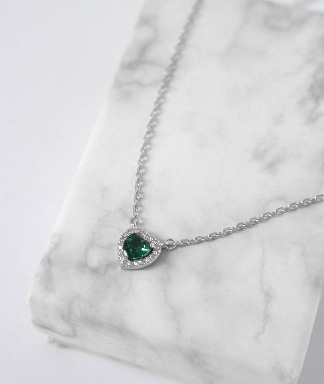 Срібне кольє Серце в зеленому кольорі